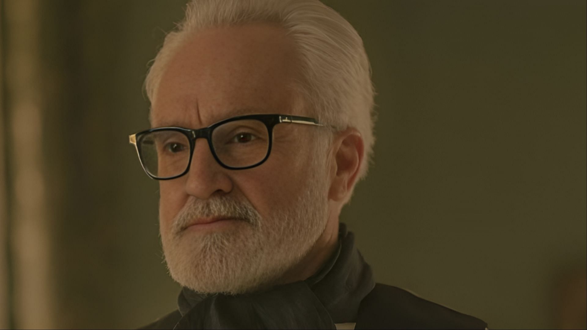 In The Handmaid’s Tale season 6, Commander Lawrence prepares for one of his final strategic decisions (Image via Hulu)